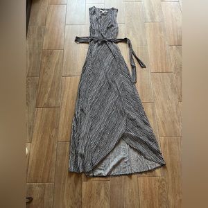 Forever 21 Black and white maxi dress with cut out back